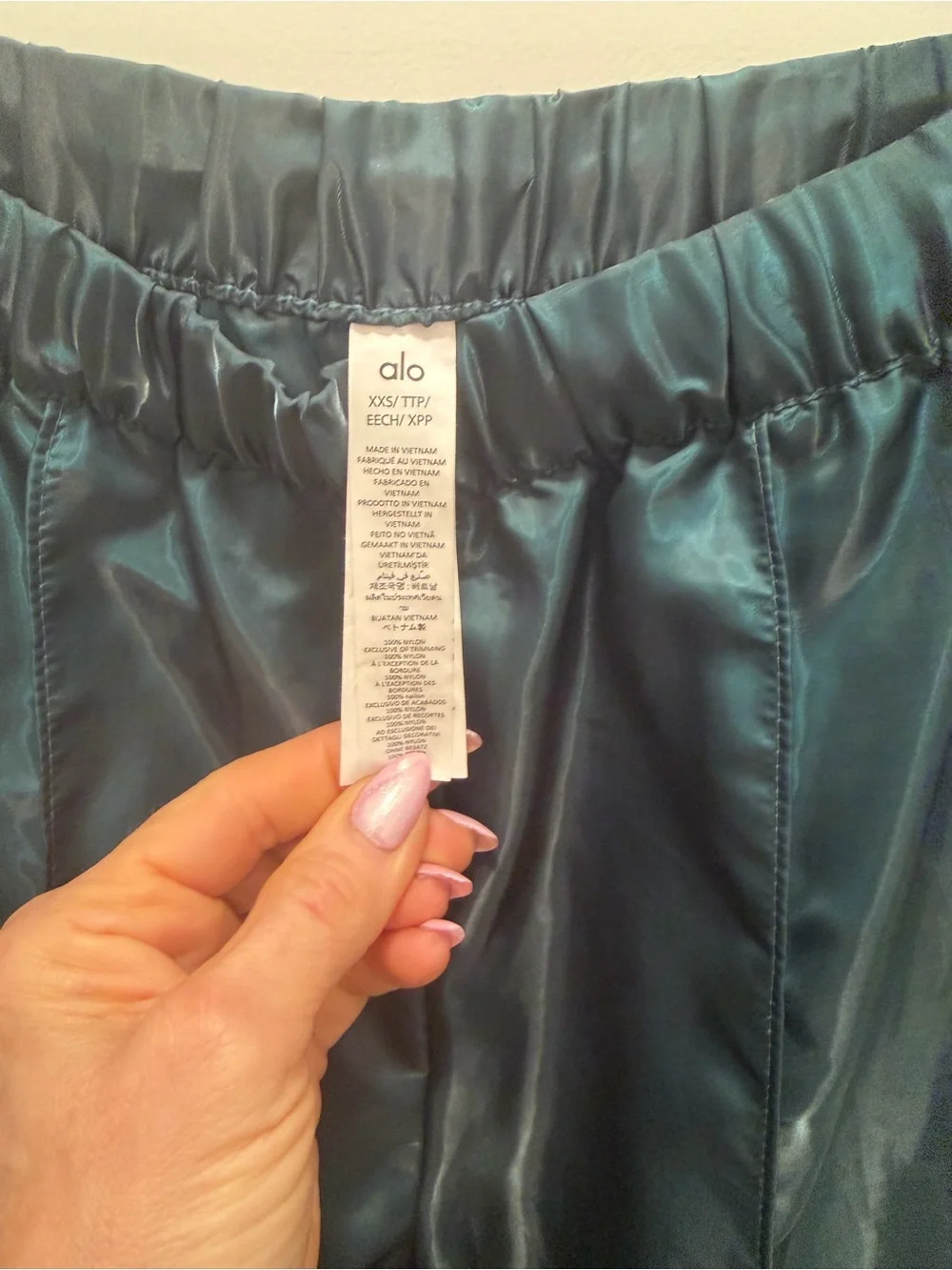 Alo Yoga afterglow pant winter ivy satin wide leg pants in XXS #aloyoga